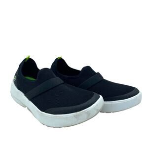 Oofos OOMG EEZEE Black and White Slip On Sneakers Comfort Recover Women's size 7